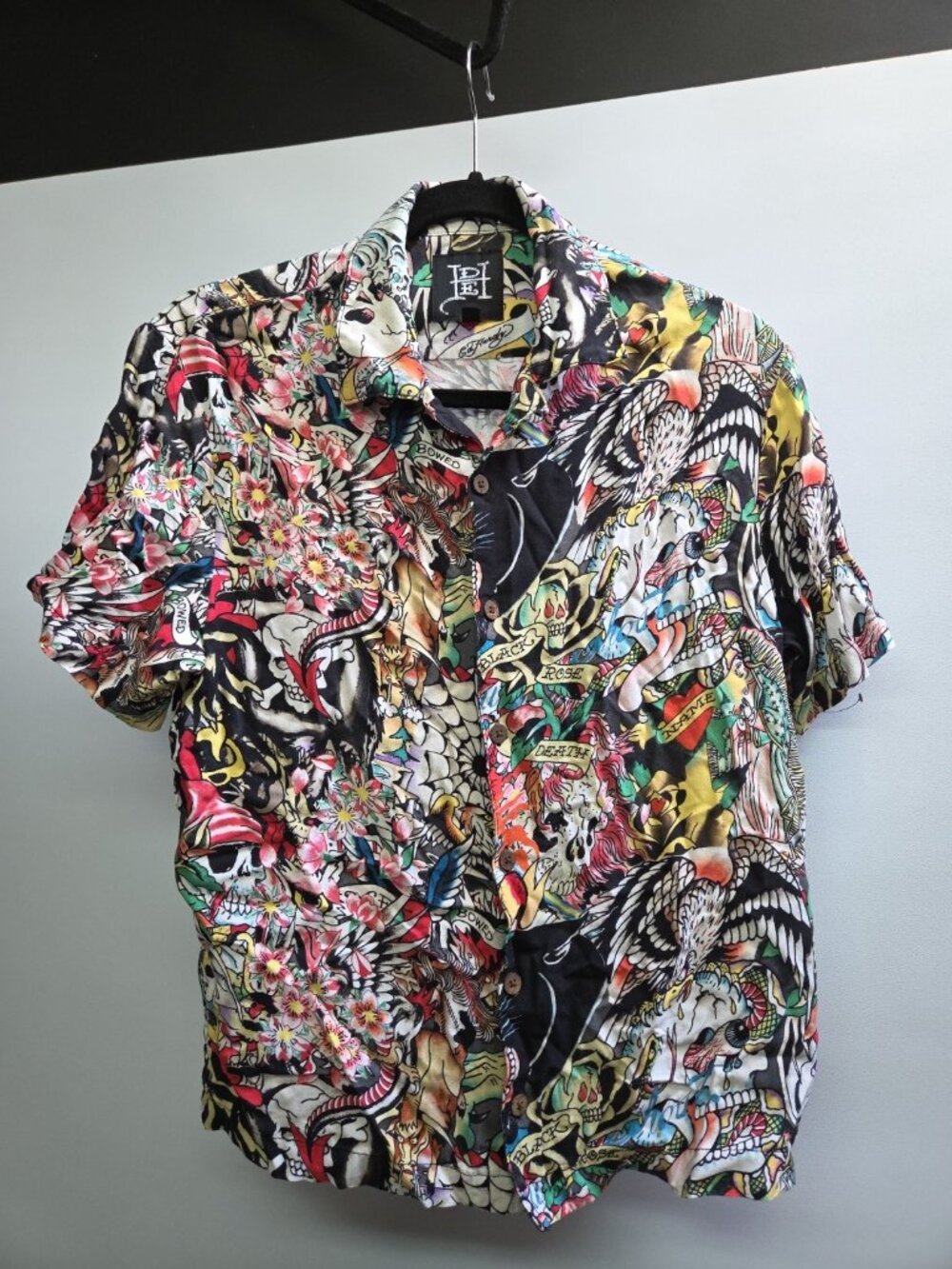 Men’s ED HARDY button Down Casual Shirt Iconic Tattoos Small Short Sleeve 💀💀💀
